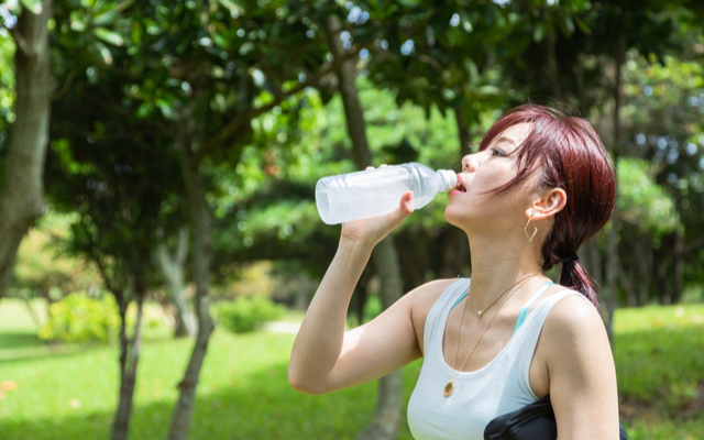 ヨガの最中と前後に最適な飲み物 スムージーや炭酸水はng ヨガと飲み物の関係を解説 Yoganess ヨガネス