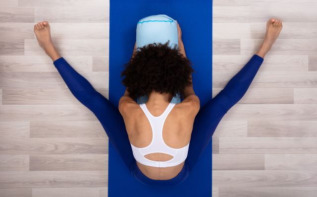 ヨガで硬い体を柔らかくできる カチコチさんでもできる硬い体を柔らかくするヨガポーズ3選 Yoganess ヨガネス