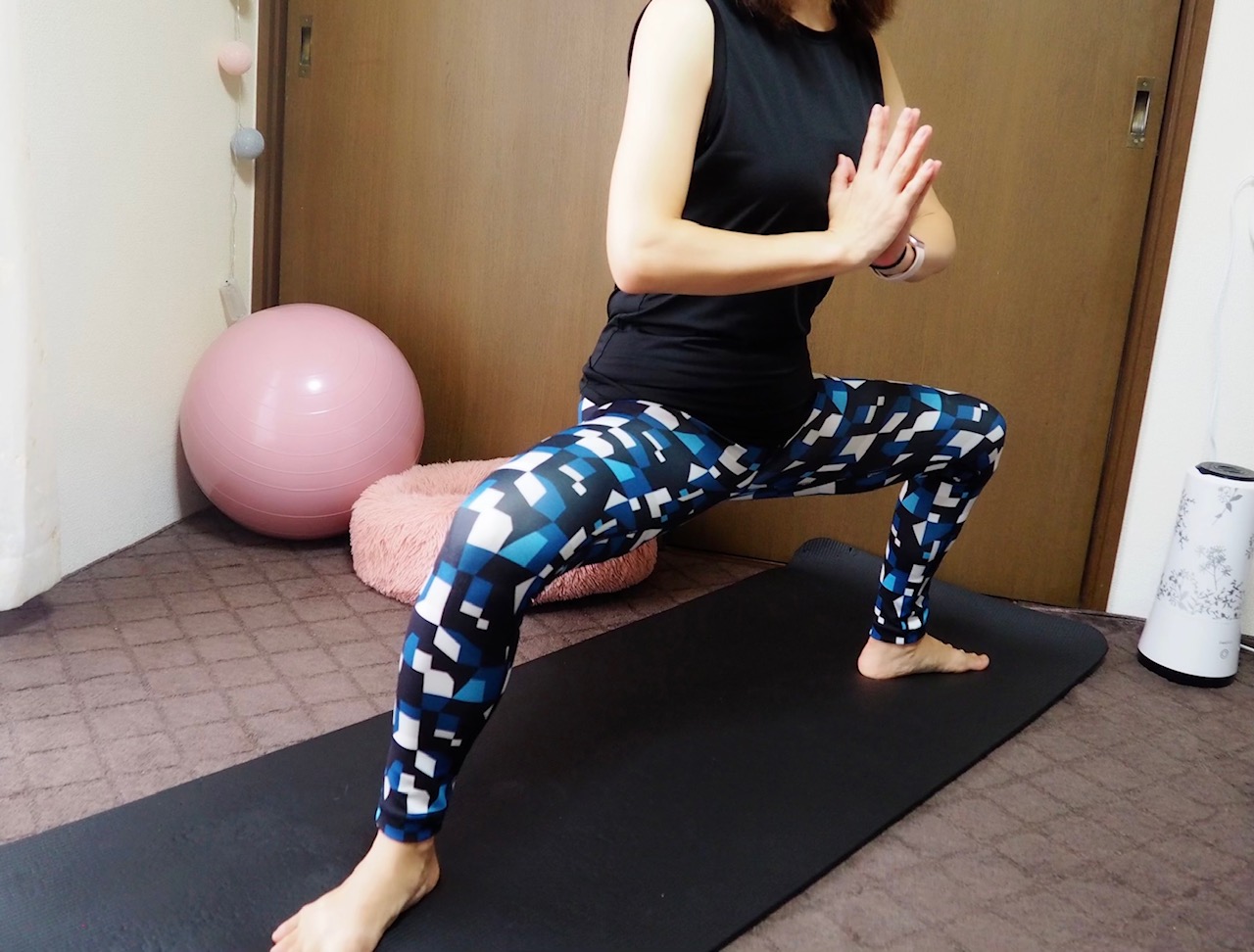 女神のポーズ 3つの効果とやり方 アレンジバージョンを紹介 Yoganess ヨガネス